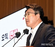與, 의총서 권성동 원내대표 '재신임'.."압도적 다수 의결"
