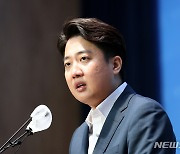 이준석, 비대위원 인선에 "윤핵관 연 있는 분들 물러나야"