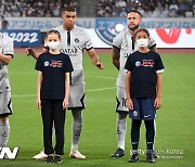 경기 중 다툰 음바페와 네이마르, PSG 감독이 강제화해 나섰다