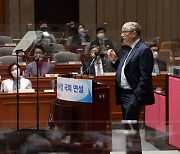 국회 간 빌 게이츠 "韓, 감염병 국제공조 역할해야"