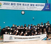 현대캐피탈 코치와 선수들, 홍천 유소년 클럽 배구대회에 특별코치로 참가.