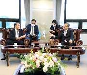 유남석 헌재 소장, 카자흐스탄 헌법위원장과 협력방안 논의