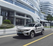 볼보차 신형 XC40, 4년 만 새 외관·T맵 달고 출격..4840만~6388만원