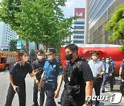 경찰, '화물연대 점거' 하이트진로 '위험성' 점검..공권력 투입은 "아직"