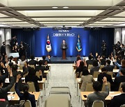 [尹대통령 취임 100일 기자회견] "도어스테핑은 지속.. 비판 받더라도 국민과 소통할것"