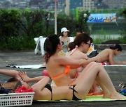 한강 수영장서 비키니 여성만 골라 '찰칵 찰칵'..20대 남성 붙잡혔다