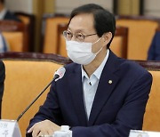 경제 전진 배치한 민주, 강령에 '소주성', '1인 1가구' 삭제