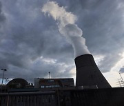 독일도 탈원전 잠정 포기.. 푸틴 '가스 협박'에 "원전 가동 연장"