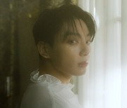 방탄소년단 정국, 화보 콘셉트 필름 공개..21세기 버전으로 재해석한 '뱀파이어'