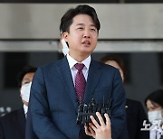 이준석 "삼권분립의 위기"..법원서 尹 위헌성 '직격'