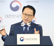 공무원 평가, 연공서열 반영 줄이고 동료평가 강화