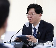 발언하는 김소영 부위원장