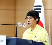 정례브리핑하는 박향 방역총괄반장