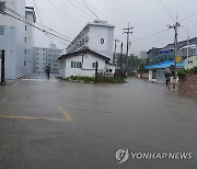 호우경보..침수된 주택가