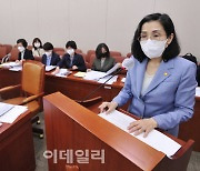 [포토]국회 여가위에서 결산보고하는 김현숙 여성가족부 장관