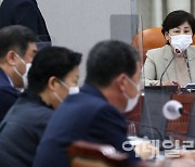 [포토]정치개혁특별위 전체회의 주재하는 남인순 위원장