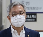 '짤짤이 논란' 최강욱 재심..민주당, 소명 듣고 결론 내기로