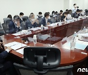 세법개정안 문제점 토론회 참석한 박홍근 민주당 원내대표
