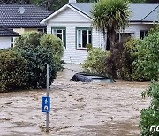 뉴질랜드 100년만의 폭우..강둑 무너지고 수백 가구 대피
