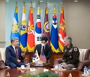 이종섭, 美사이버사령관 접견.. "北사이버위협 대응 협력"