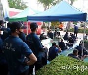 화물연대, '점거농성' 하이트진로서 대규모 집회..경찰 600명 투입 '엄정대응'