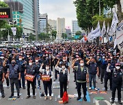 화물연대, 하이트진로 본사 불법 점거 이어 시민 통행도 볼모 잡고 "운임 올려라"