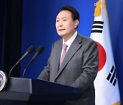 [사설]  정부 수도권 위주 정책, '지방 위기' 외면하나