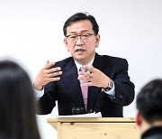 '尹 40년지기' 검사 출신 석동현 변호사, 민주평통 사무처장 내정