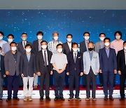'우리별 위성 연구팀' 옛 팀원 27명, 카이스트에 30억 기부.."우주기술 발전에 써달라"