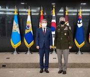 이종섭 국방, 미 사이버사령관 만나 북 사이버위협 대응 방안 논의