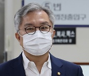 민주당, 최강욱 '성희롱 발언' 재심 의결 연기