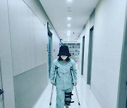 박나래 "퇴원했습니다"..십자 인대 수술 후 근황