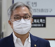 민주당, '성희롱 발언' 최강욱 재심 연기