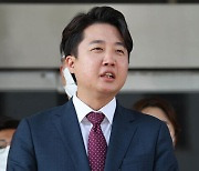 '尹 저격수' 변신한 이준석 "국민도 속고 나도 속아"
