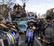 아르헨티나 수도서 대규모 시위..살인적 인플레 항의