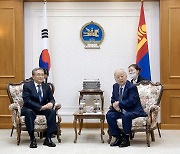 [동정] 유남석 헌재소장, 몽골 헌재소장과 회담