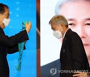 금탑산업훈장 수여하는 한덕수 총리