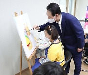 윤석열 대통령, 발달장애인 교육 수업 참여