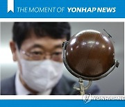 [모멘트] 소형 해시계 '일영원구' 살펴보는 문화재청장