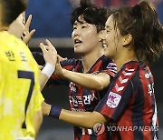 '지소연 멀티골' 여자축구 수원FC 위민, WK리그서 2달 만에 승리(종합)