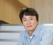 [TEN인터뷰] "박은빈, 배우들과 밥 같이 안 먹어"..'우영우' 아빠 전배수, 큰절까지 올린 사연