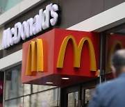 맥도날드, 반년만에 가격 또 인상..버거값도 줄줄이 오른다