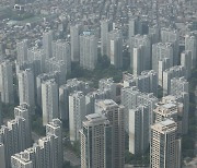 서울·경기 56개 전지역 아파트값, 9년여 만에 상승 멈췄다