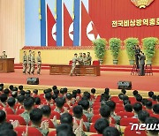북한, '수도방역전' 공훈자들에 표창장 수여