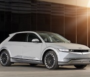 현대 아이오닉5, 벤츠·BMW 제치고 미국서 '올해의 전기차' 선정