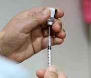 미국 코로나19 백신·치료제 무상 공급 중단 검토