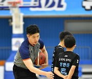 [JB포토] 2022 KBL 유소년 클럽 농구대회 '친절한 심판 선생님'