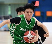 [JB포토] 2022 KBL 유소년 클럽 농구대회, DB U18 고건 '뺏기지 않는다'