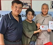 박희창 목사,JW중외제약서 받은 구호성금 1500달러 캄보디아 고아원에 기부