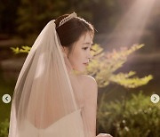이윤지 아나운서, 결혼 발표+우아한 웨딩 화보 공개 "예쁘게 살겠다"